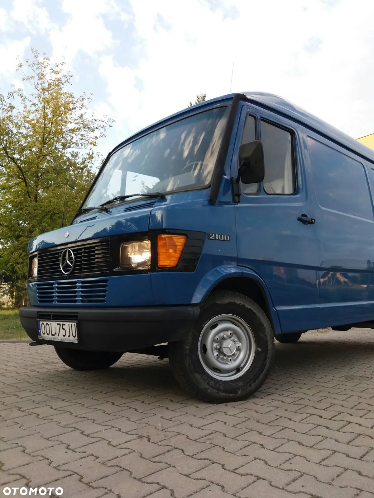 Mercedes-Benz 210 D - 3