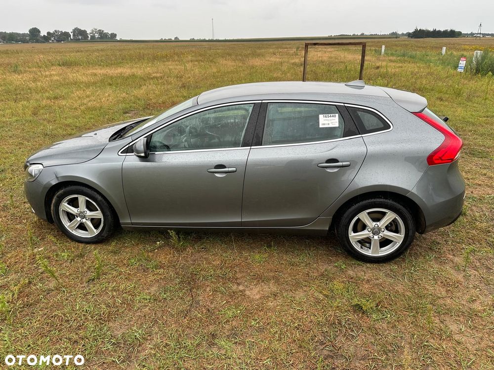 Volvo V40 T2 Linje Svart - 40