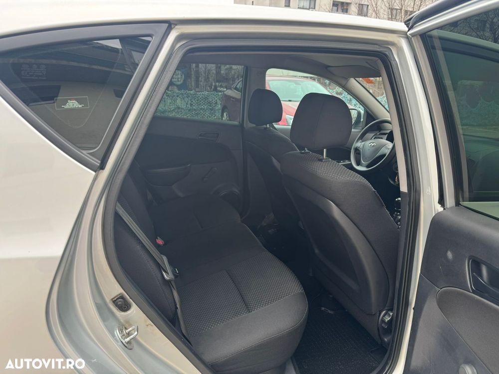 Hyundai i30 1.4 DOHC GL CLASSIC - 6