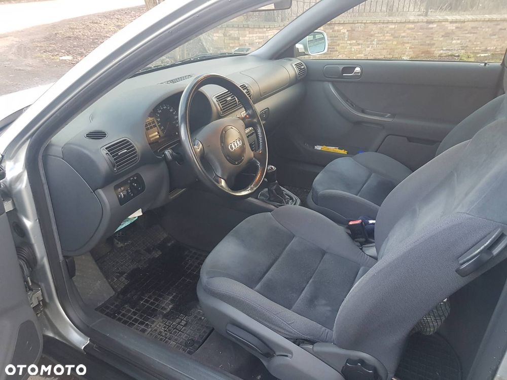 Audi A3 3-drzwiowe 1.8 Ambiente - 2