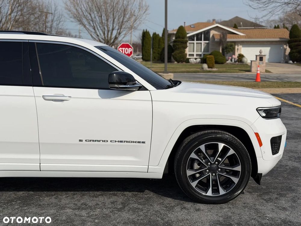 Jeep Grand Cherokee - 12