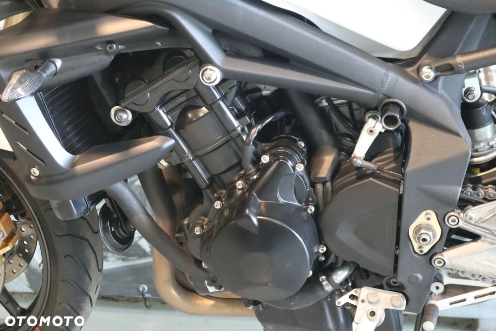 Triumph Street Triple - 7