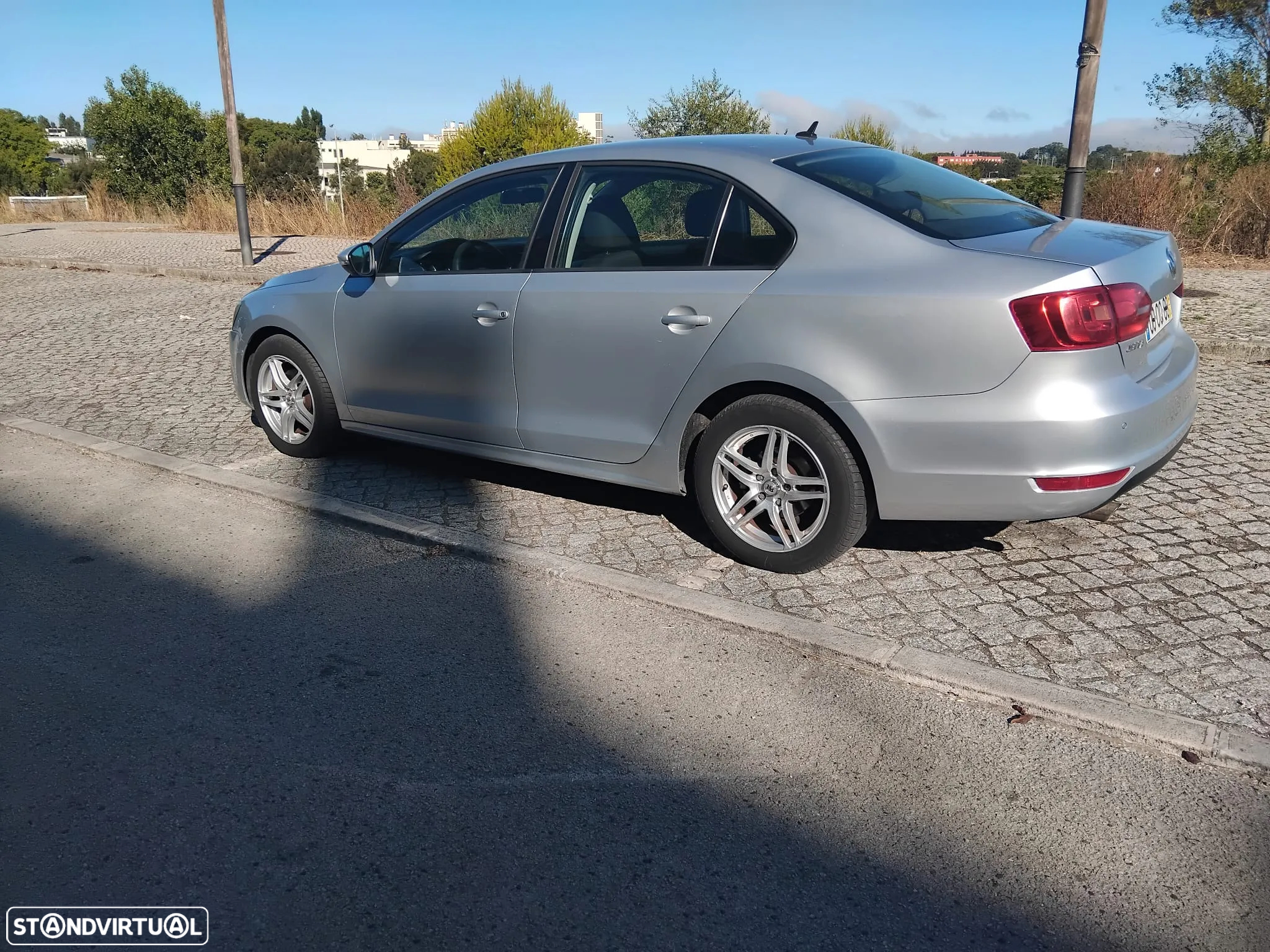 VW Jetta 1.6 TDi Confortline BM - 2