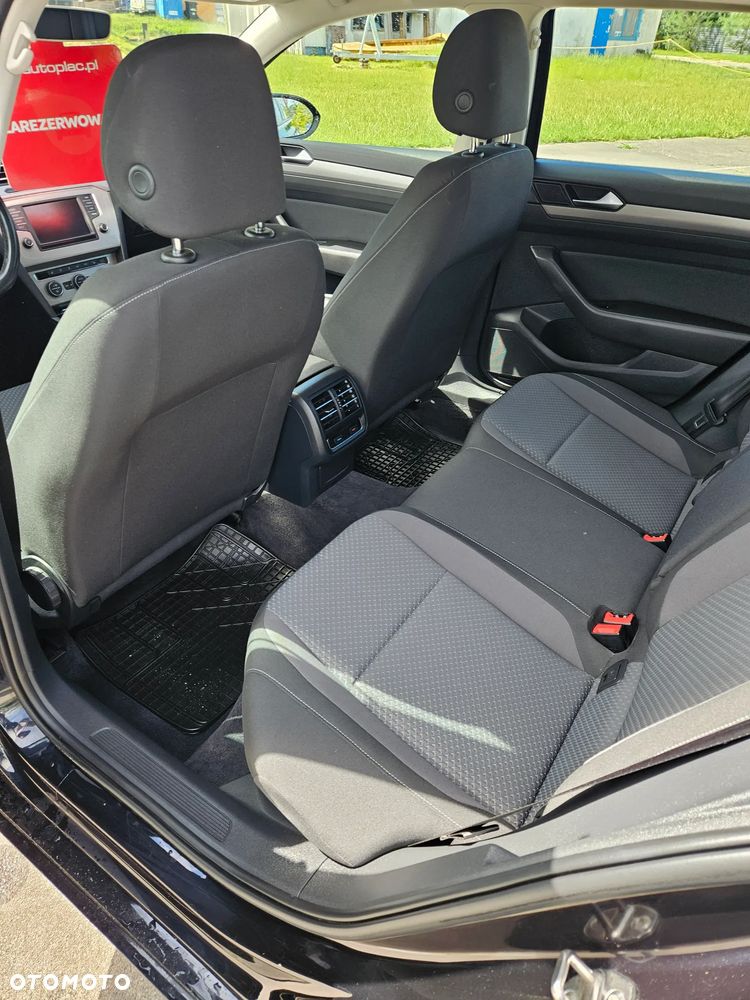 Volkswagen Passat 2.0 TDI SCR Comfortline - 19