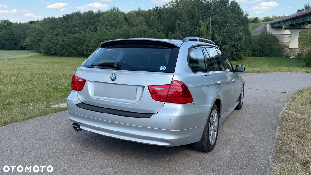 BMW Seria 3 320d xDrive - 24