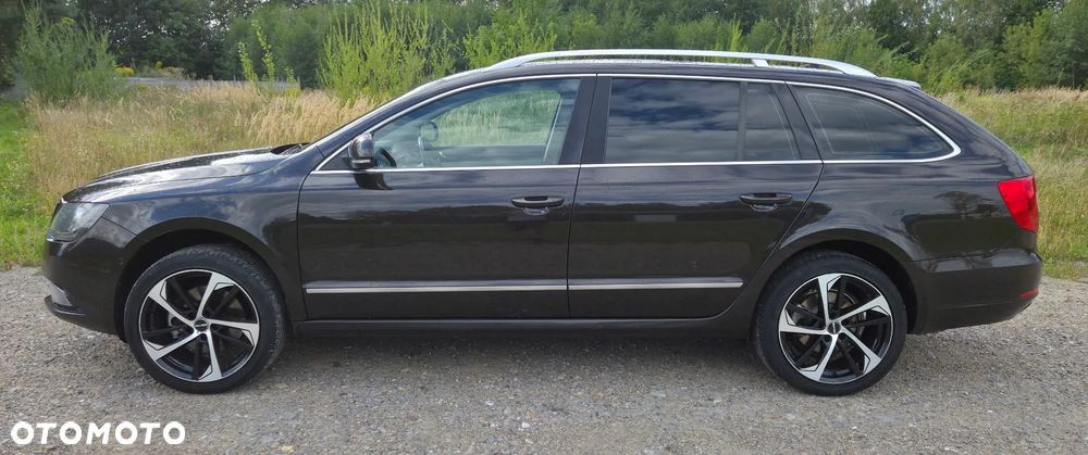 Skoda Superb 2.0 TDI 4x4 Elegance Outdoor DSG - 4