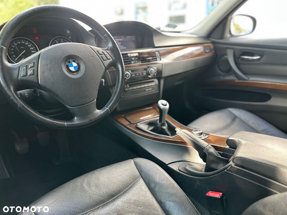 BMW Seria 3 325i - 12
