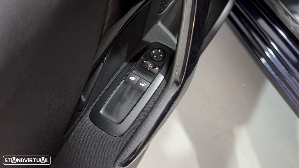 Peugeot 208 1.2 PureTech Signature - 17