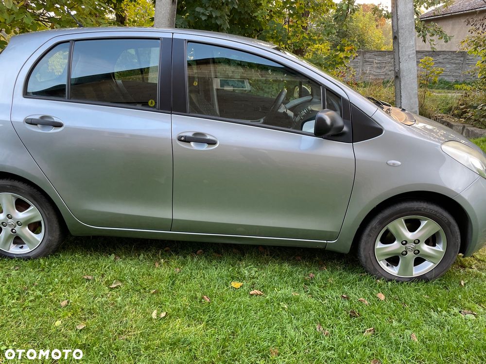 Toyota Yaris - 4