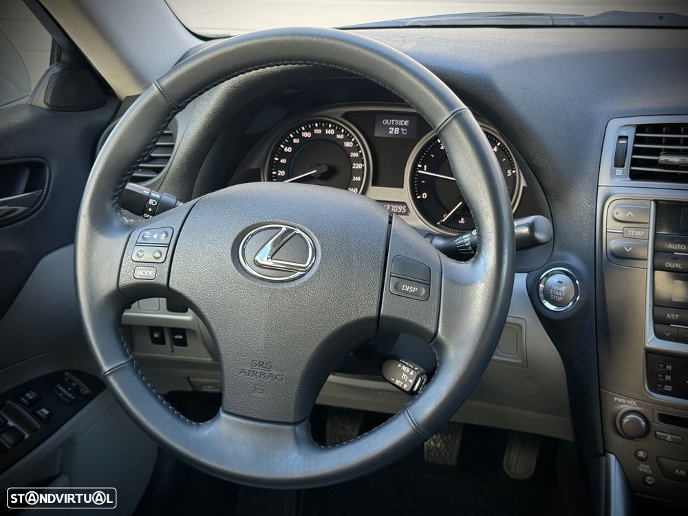 Lexus IS 220 d P.Luxury 4D - 15
