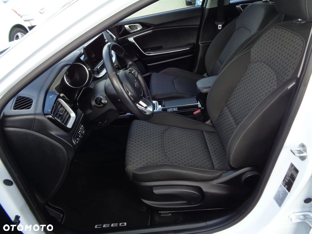 Kia Ceed 1.6 GDI DCT OPF Platinum Edition - 17