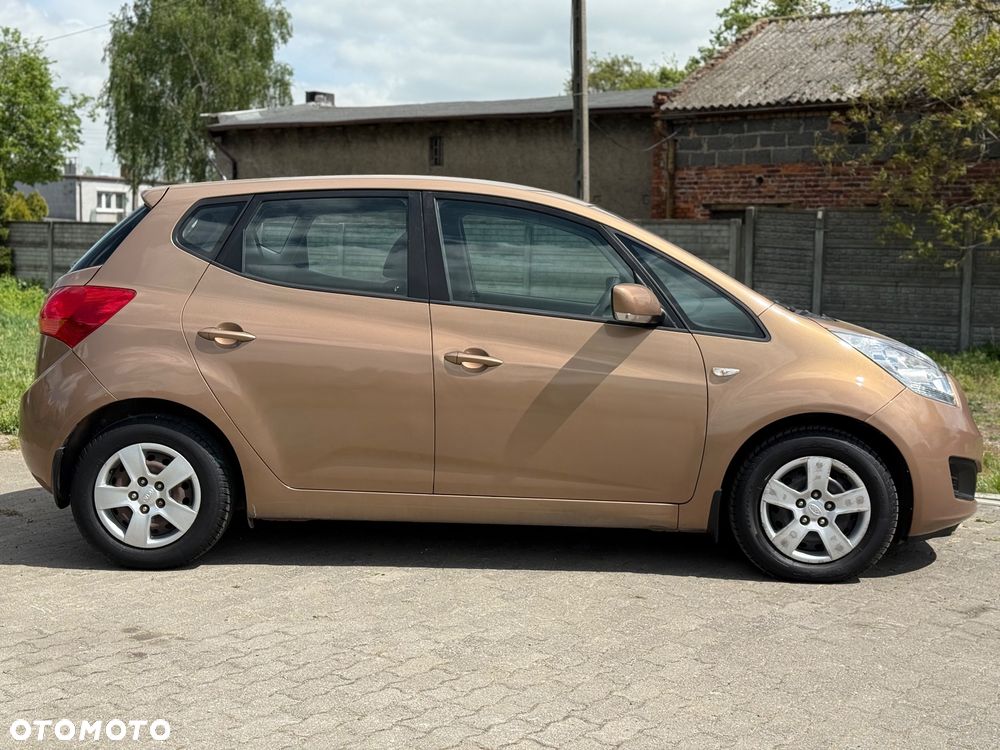 Kia Venga 1.6 L - 8