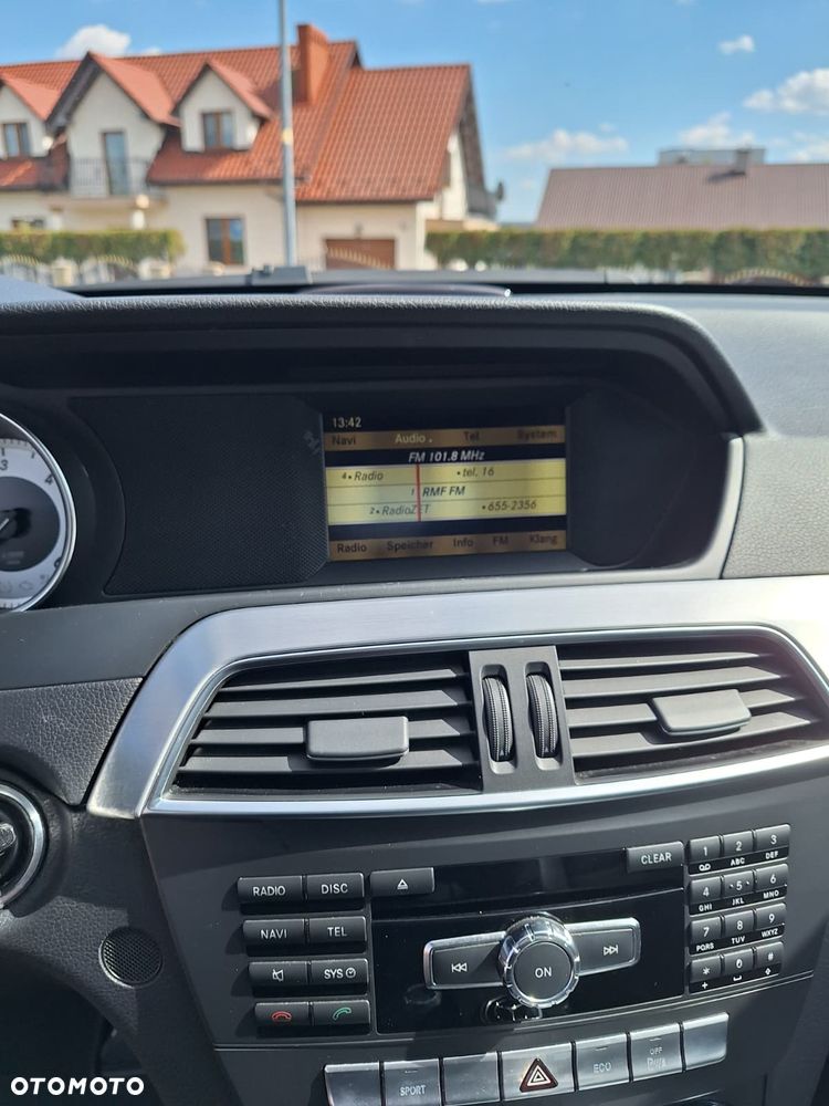 Mercedes-Benz Klasa C 250 CDI DPF BlueEFFICIENCY 7G-TRONIC Edition 1 - 27