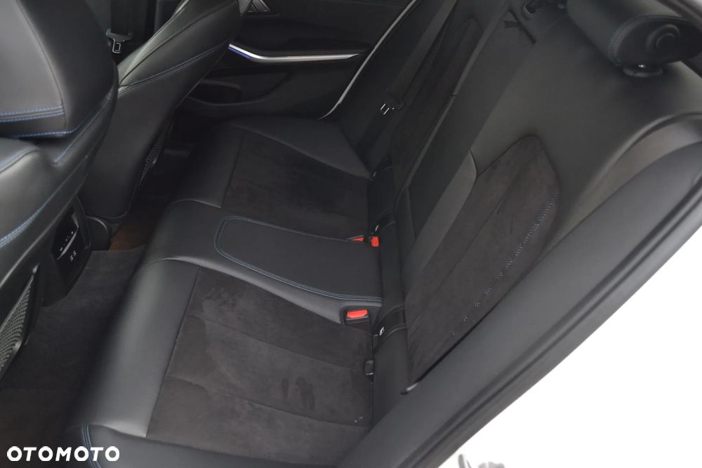 BMW Seria 3 318d Sport Line - 8