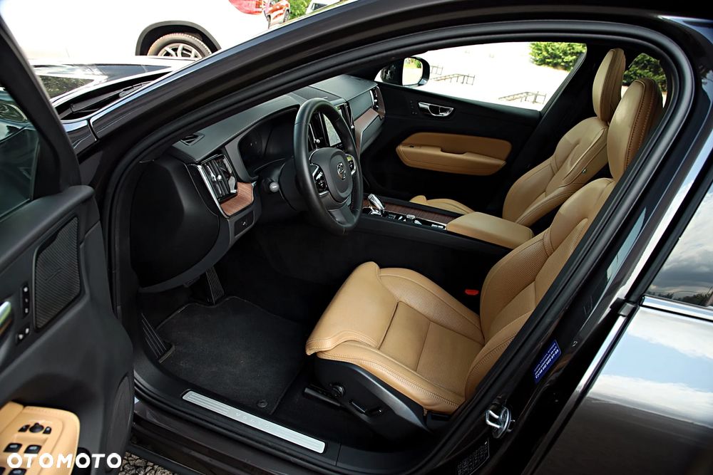 Volvo XC 60 B5 D AWD Ultimate Bright - 15