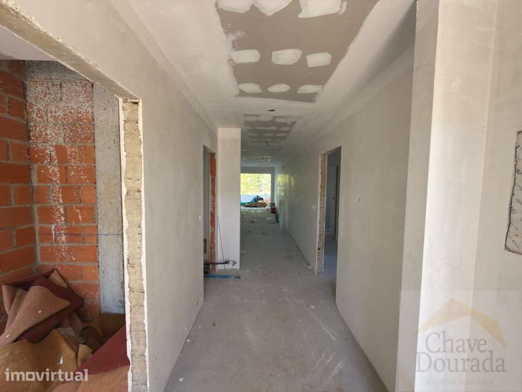 Apartamento T3 com logradouro e garagem - Mealhada - Grande imagem: 4/13