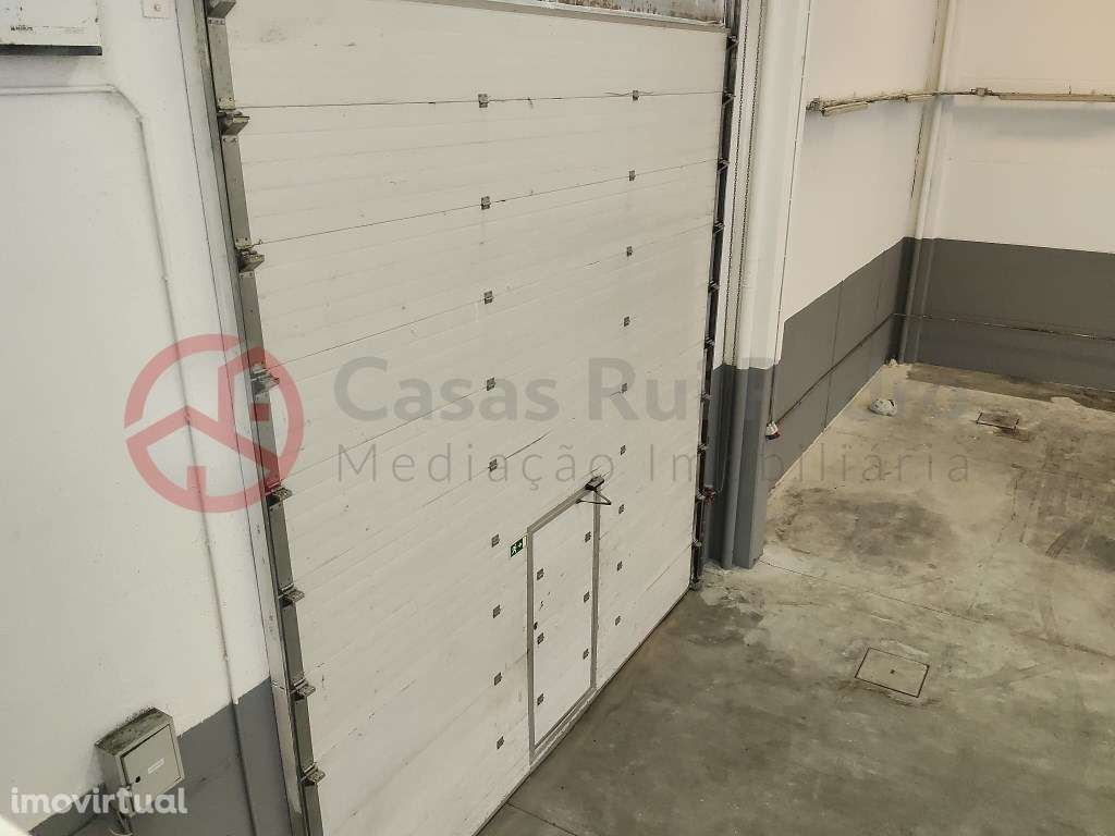 Armazém Tipo 2 à Venda em Parque Industrial Com ligação direta ao PT - Grande imagem: 4/26
