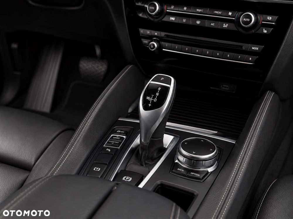 BMW X6 xDrive35i - 11