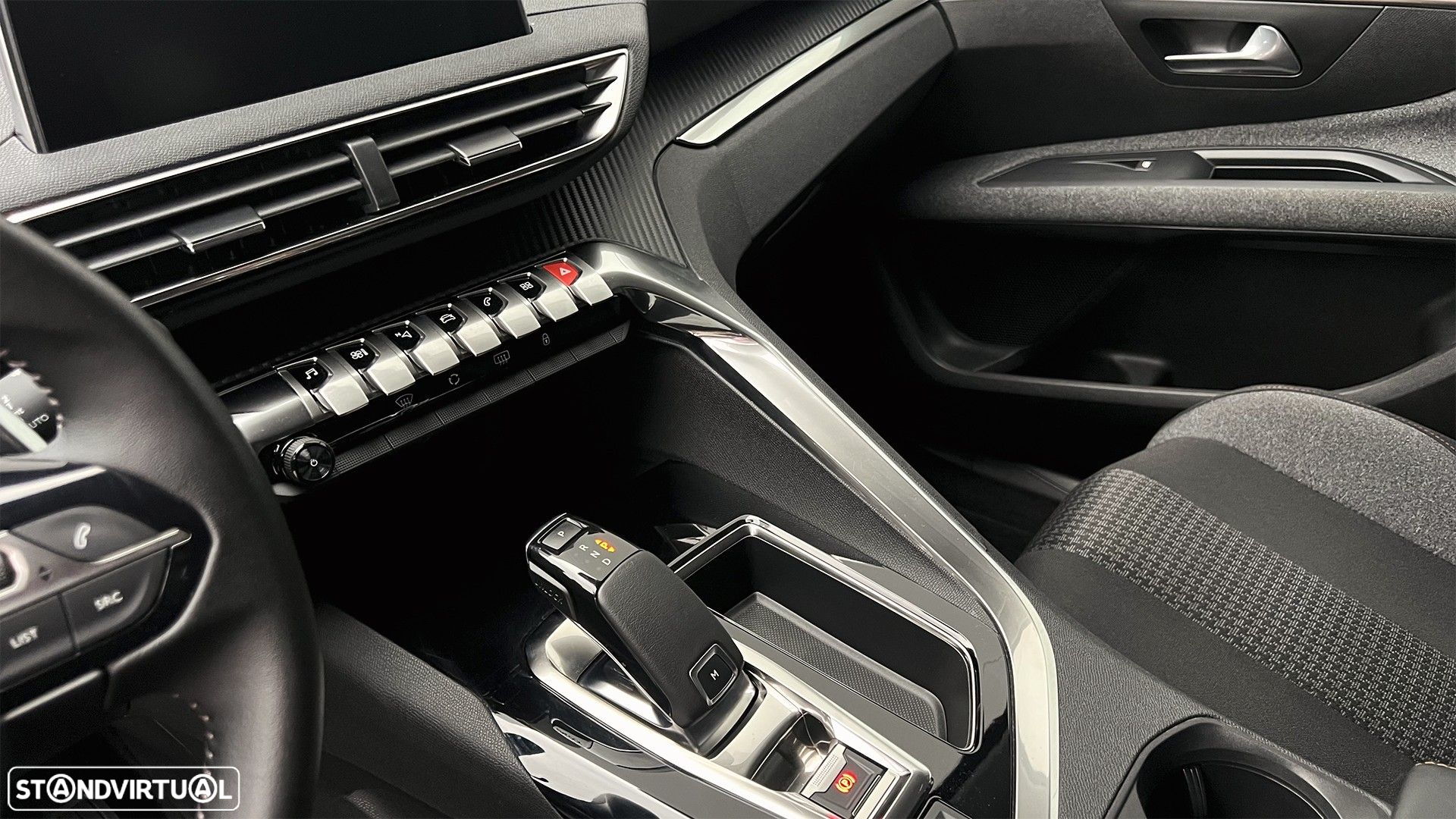 Peugeot 5008 1.2 PureTech Allure EAT8 - 17