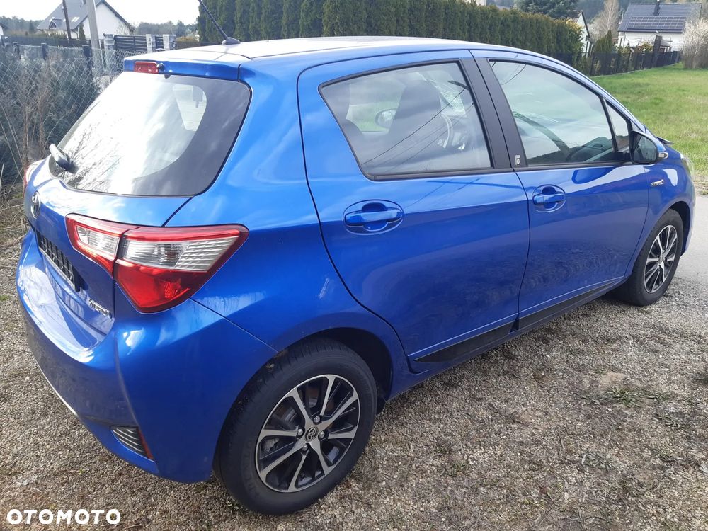 Toyota Yaris Hybrid 100 Premium - 6