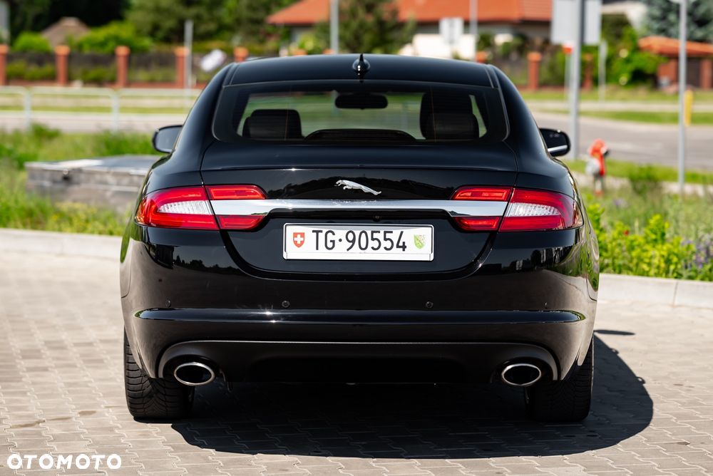 Jaguar XF 2.0 T Premium Luxury - 8
