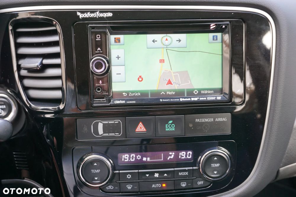 Mitsubishi Outlander Instyle NAVI + - 24