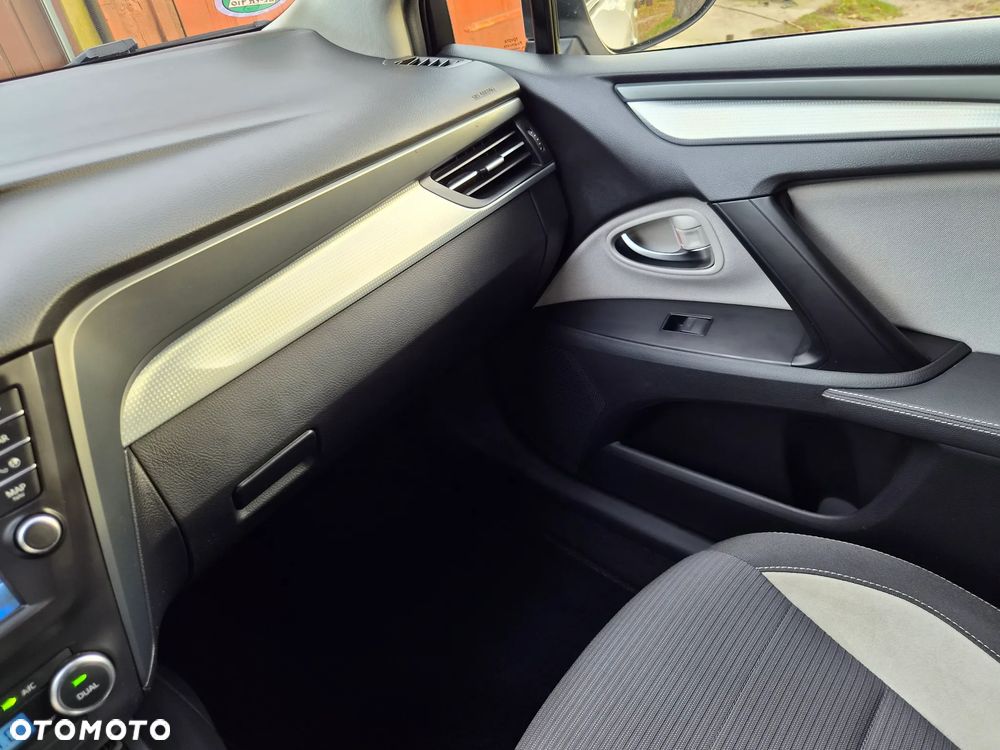 Toyota Avensis 1.8 Sol plus NAVI - 21