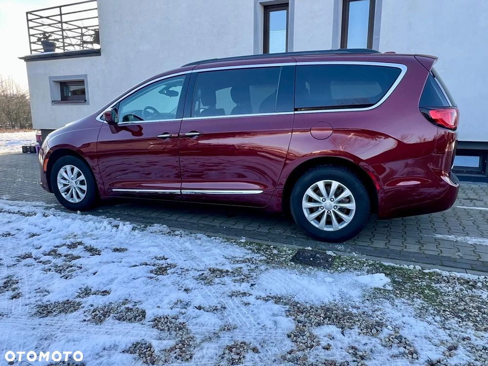 Chrysler Pacifica - 8