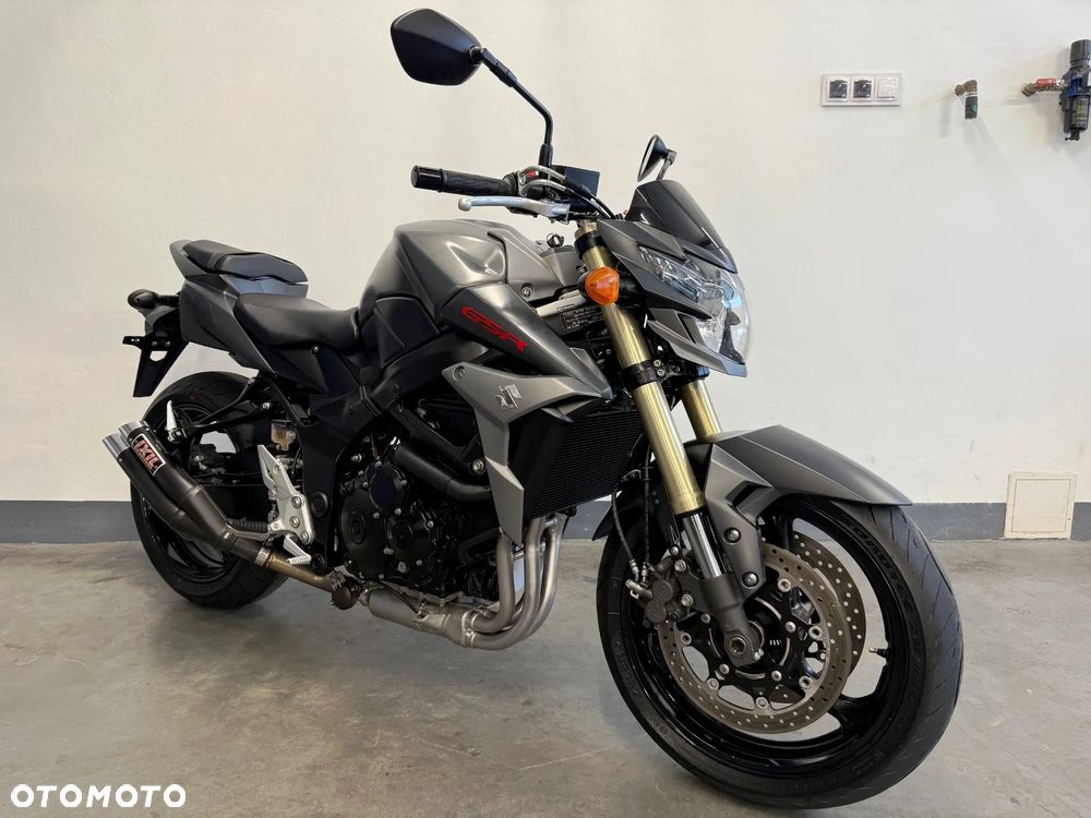 Suzuki GSR - 1