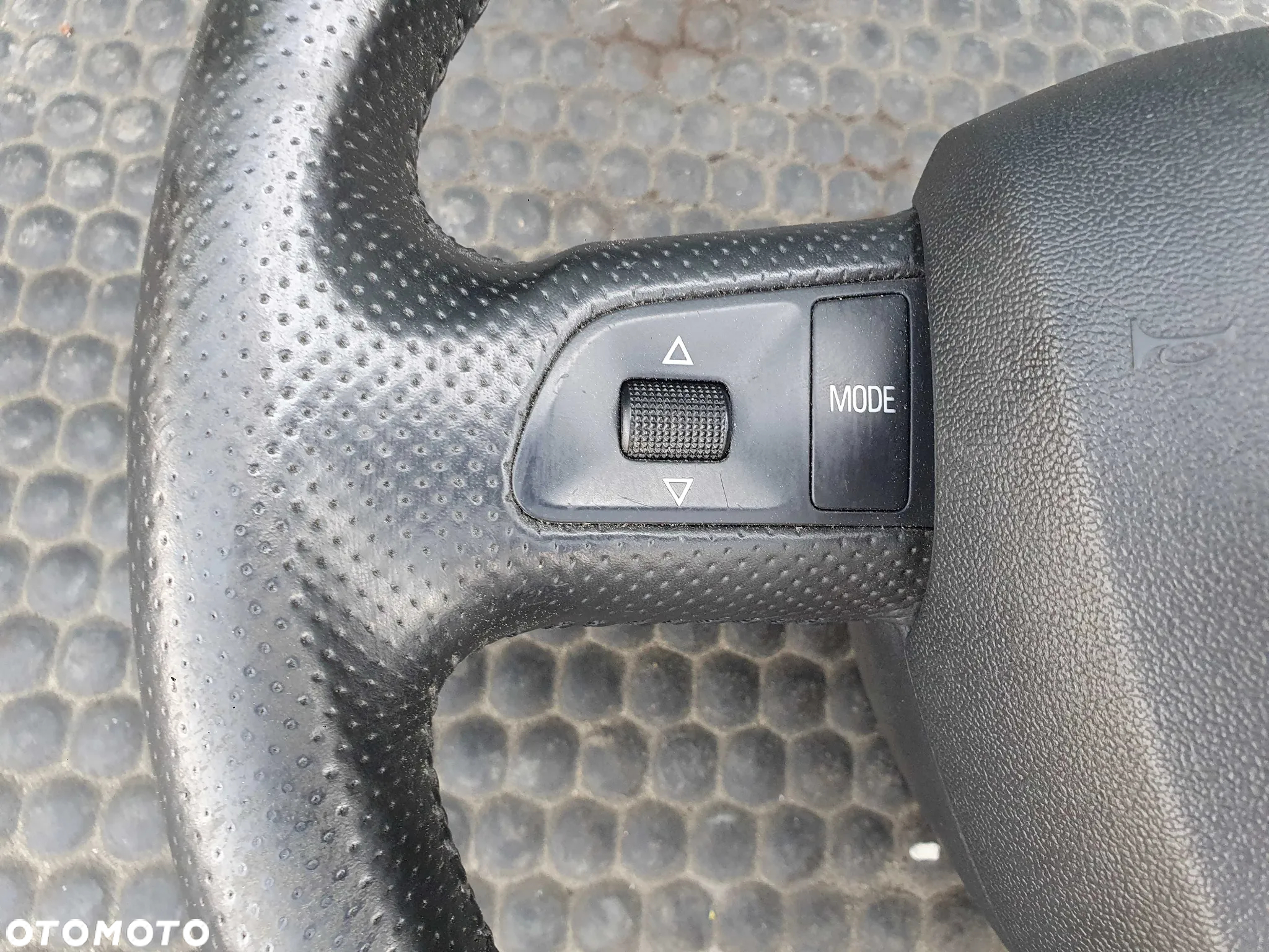 Kierownica Trzy 3 Ramienna Czarna Pikowana Skóra Air Bag Poduszka Wtyczka AUDI A4 B6 B7 - 5
