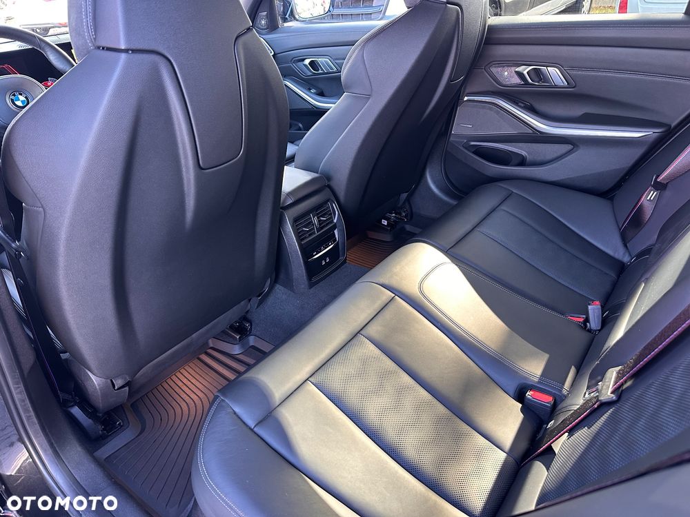 BMW M3 Competition M xDrive - 27