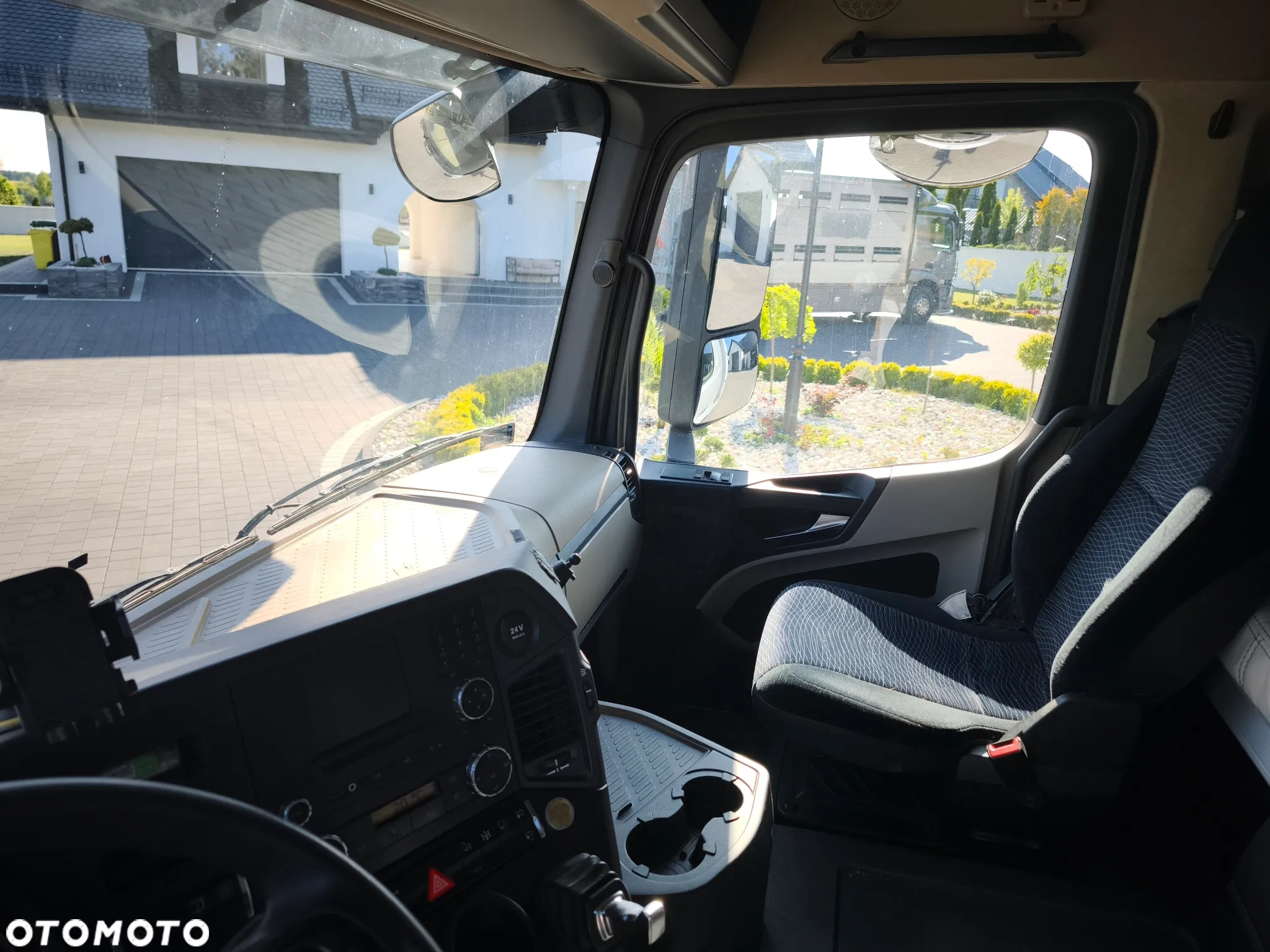 Mercedes-Benz ACTROS - 16