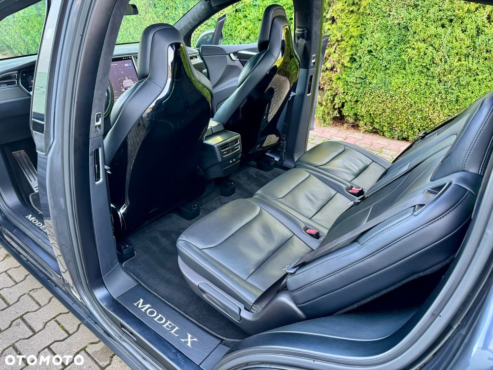 Tesla Model X - 17