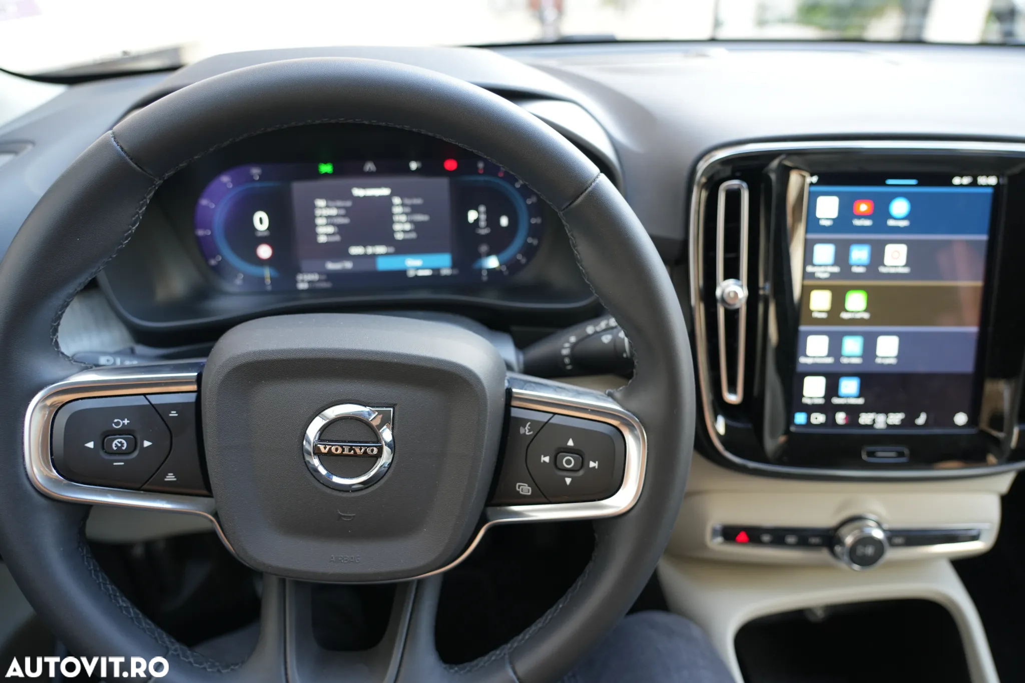 Volvo XC 40 B3 AT FWD MHEV Plus Dark - 14