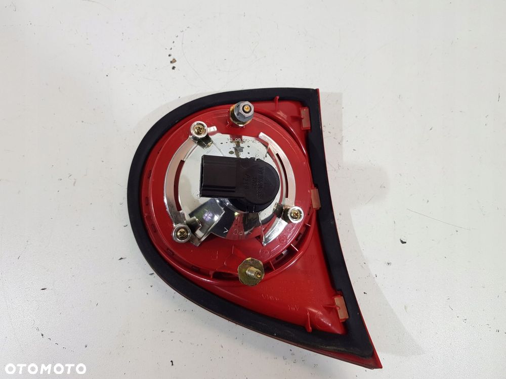 lampa prawy tył vw golf v w klapę 1k6945094e - 2