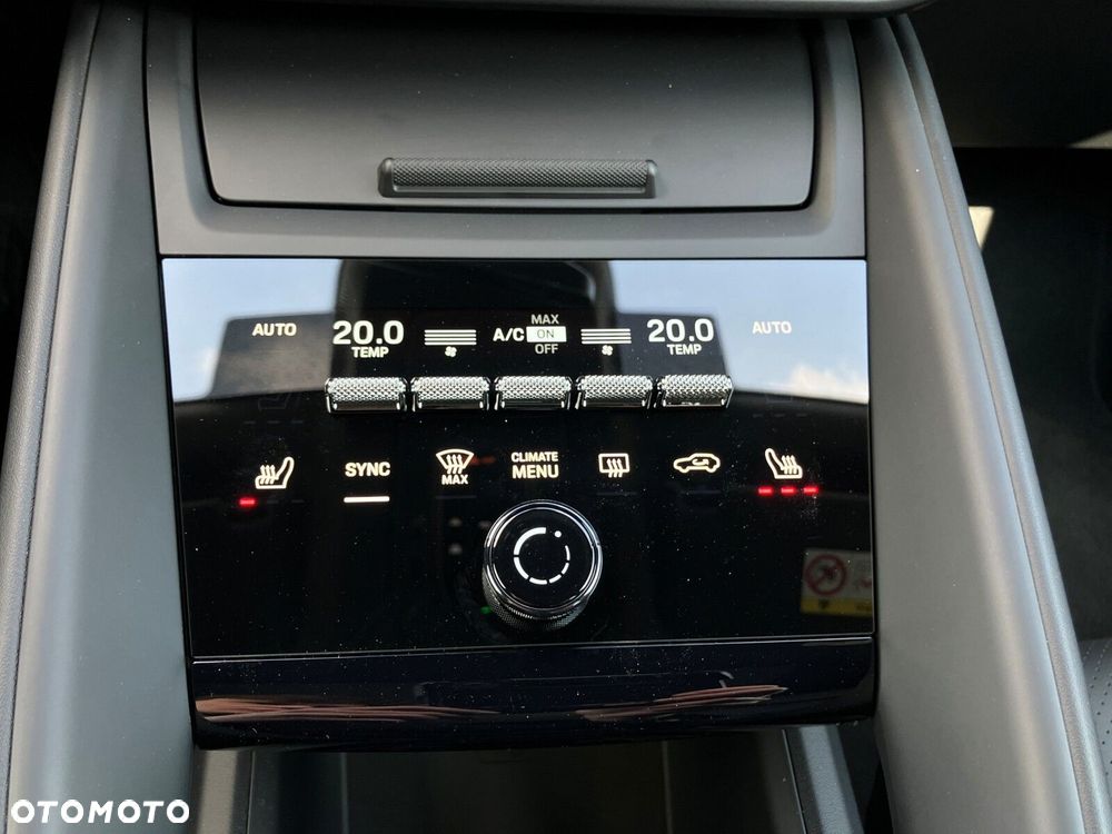 Porsche Macan - 24