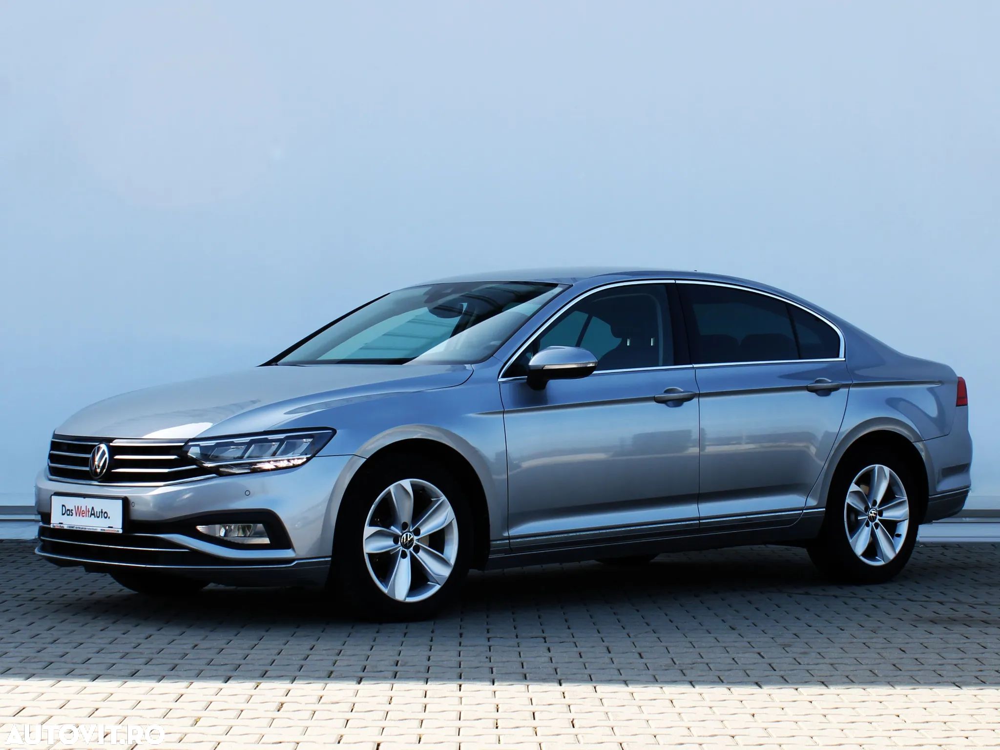 Volkswagen Passat - 1