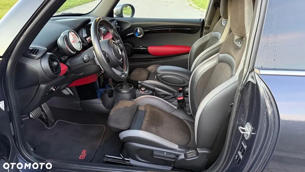 MINI John Cooper Works - 25