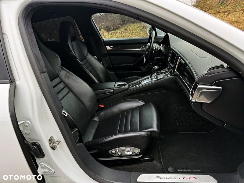 Porsche Panamera GTS PDK - 12