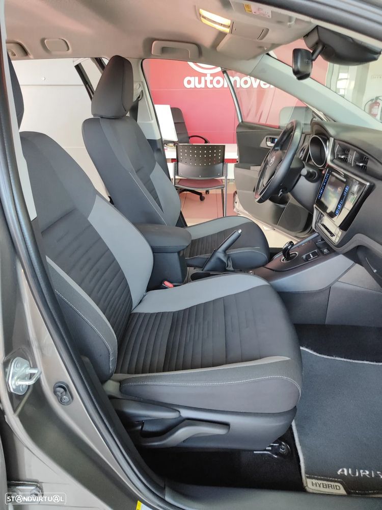 Toyota Auris Touring Sports 1.8 HSD Comfort +P.Techno+P.Sport - 19