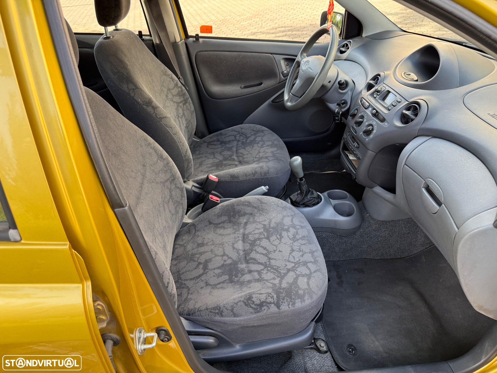 Toyota Yaris 1.0 Sol ABS+CD+AC - 11