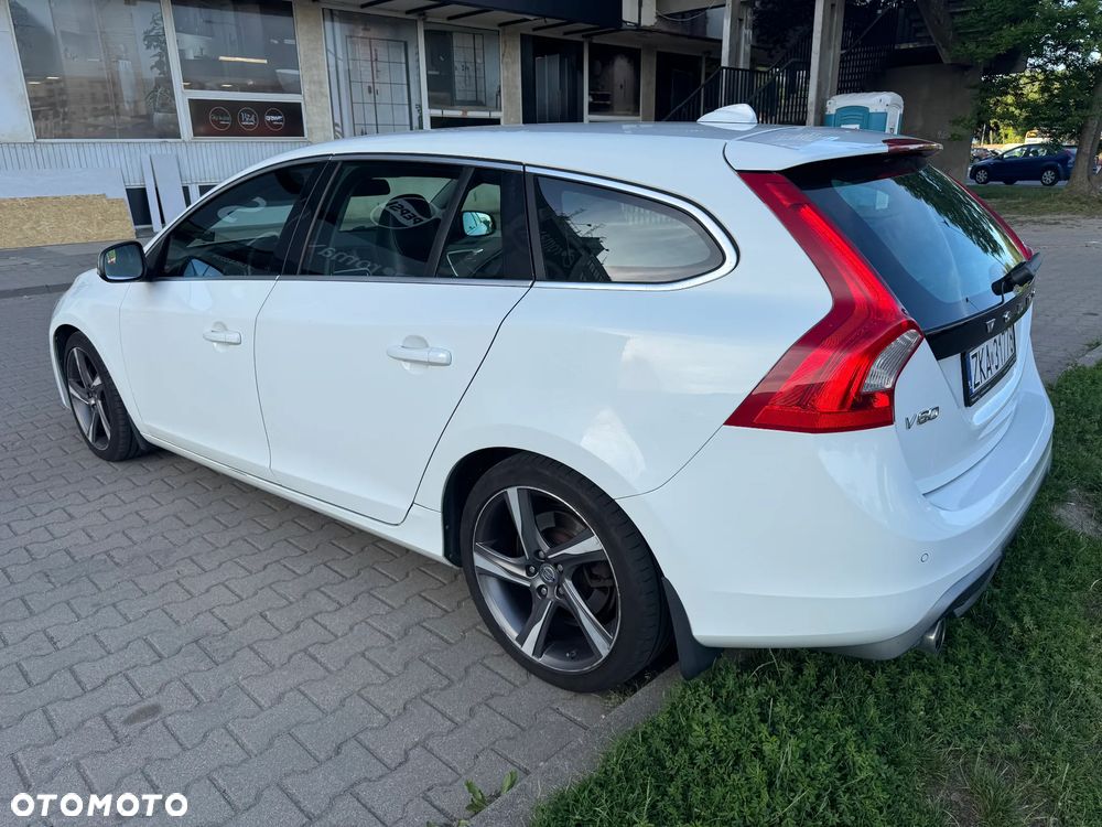 Volvo V60 D5 AWD R-Design - 5