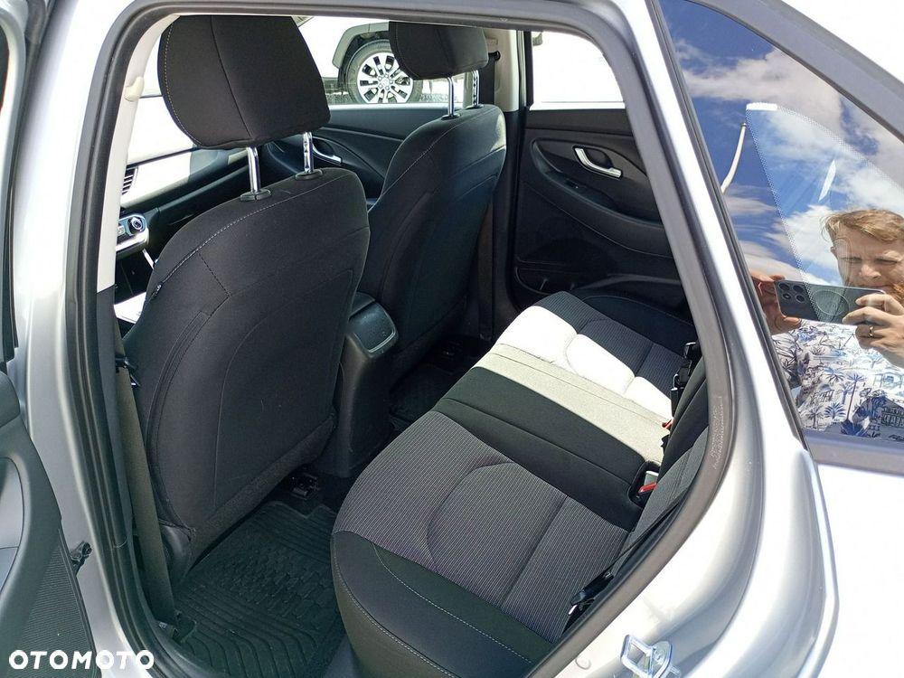 Hyundai i30 1.5 DPI Classic + - 23