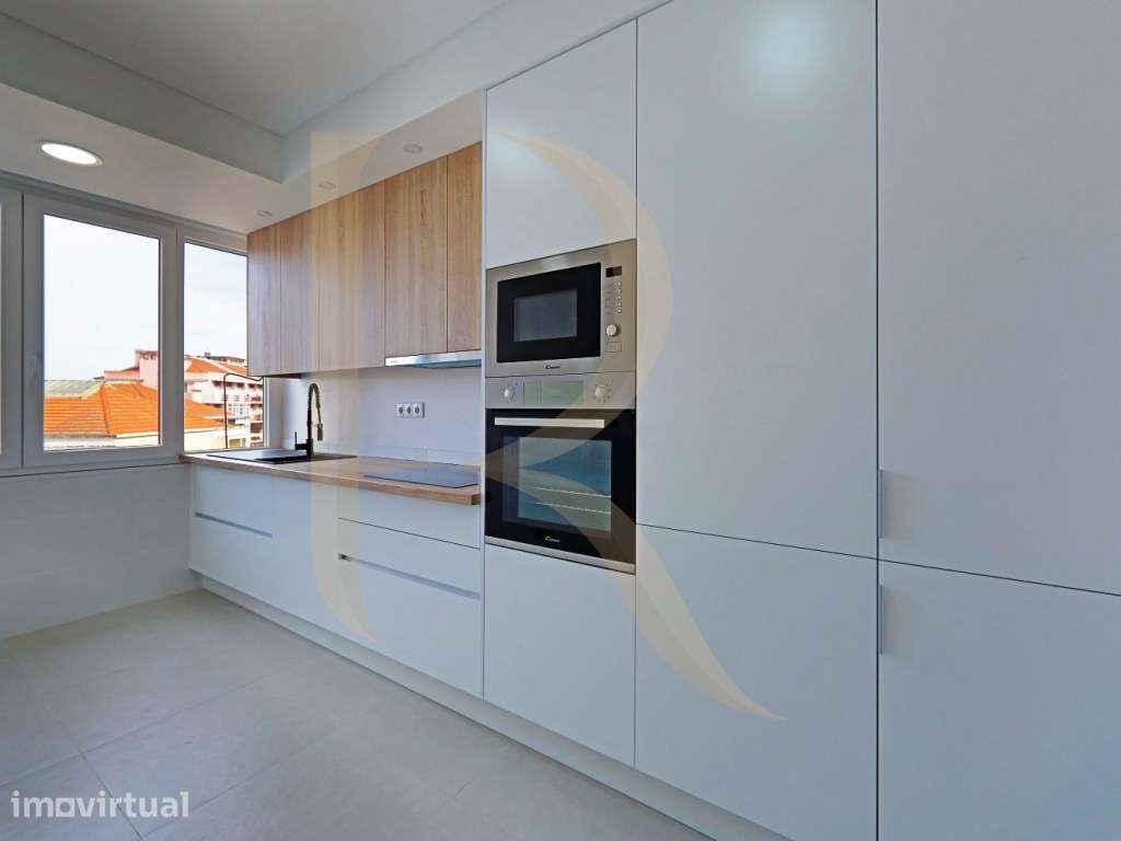 Apartamento T3 com elevador e arrecadação em remodelação total em M... - Grande imagem: 2/11