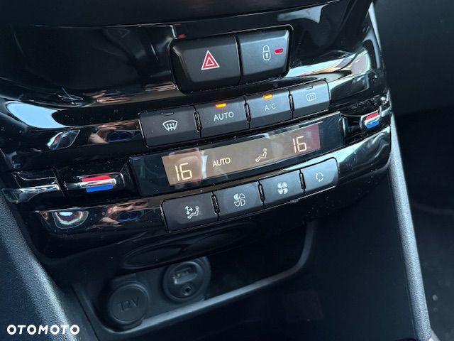Peugeot 2008 1.2 Pure Tech Style S&S - 11
