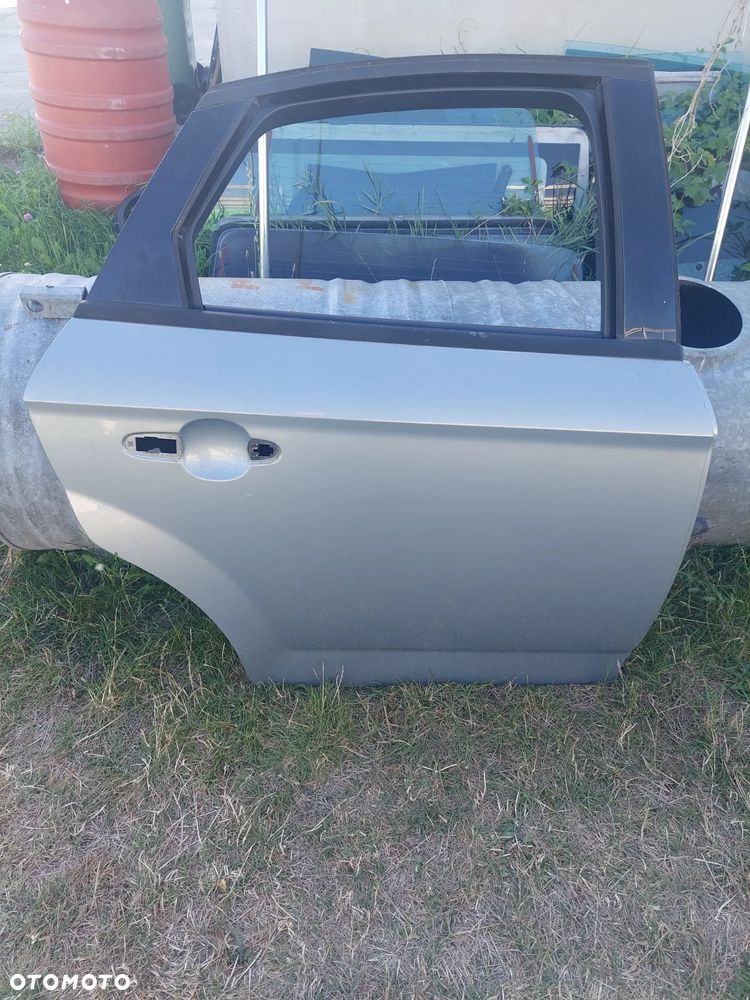 Drzwi tylne prawe Ford Mondeo MK4 HB kod lakieru T6