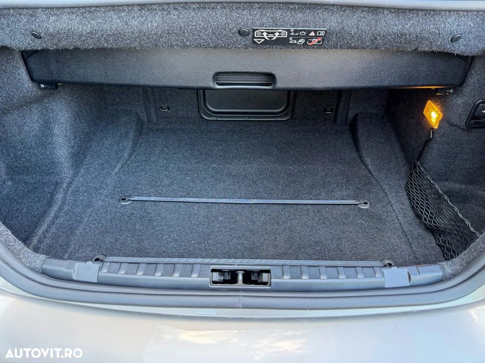 BMW Seria 1 120d Aut. Edition Sport - 33