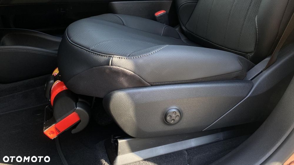 Mercedes-Benz EQE - 13