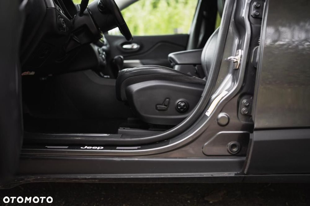 Jeep Cherokee - 21