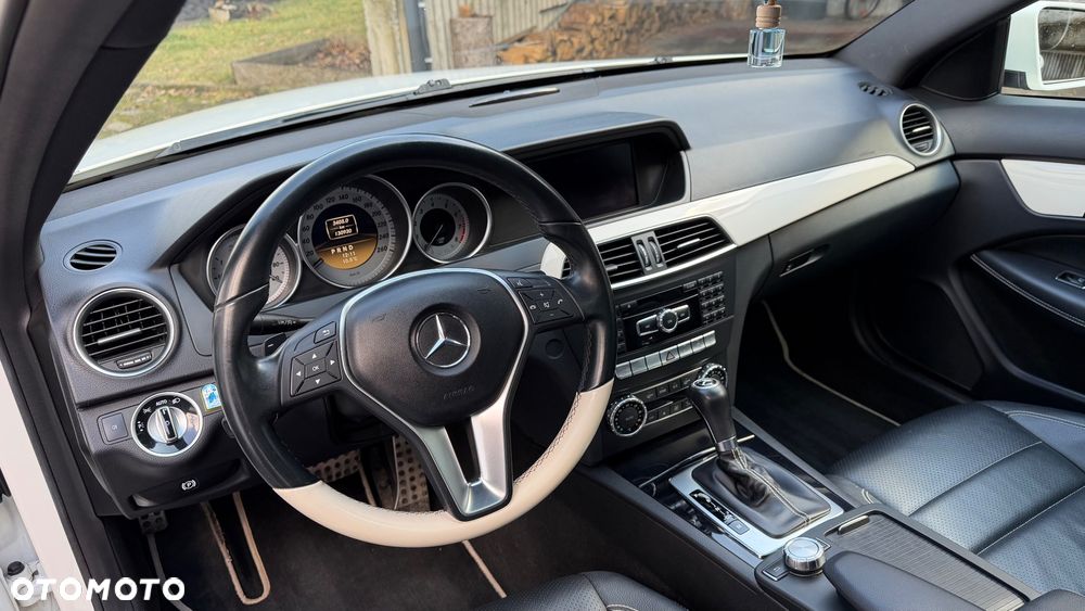 Mercedes-Benz Klasa C 250 CGI BlueEff Sport - 15